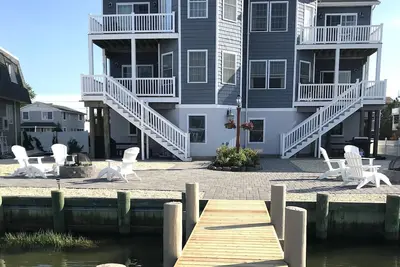 Image de Bayfront avec quai de 70 '@Harris Harbour, parc Beach Haven, île de Long Beach, N. J.
