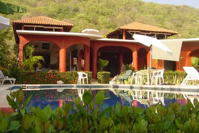 Image de Troncones B & B \/ Location Villa - Front de Mer, Piscine, Vue - Casa Delfin Sonriente