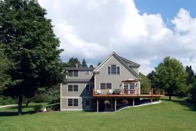 Image de Maison de haute qualité, emplacement en ville et superbes vues sur le mont. Équinoxe