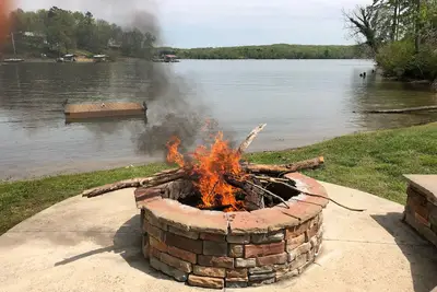 Image de Lake House sur le lac Chickamauga / quai privé / rampe de bateau privé