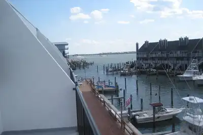 Image de ACTUALISÉ! Bayside 2bd / 2ba. Bateau glissement vain. Près de Harbor Island.
