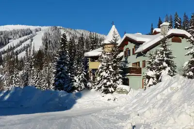 Image de Meilleur ski-in \/ ski-out! Spa privé! A jeter des pierres du village!