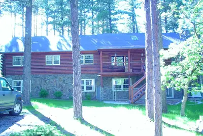 Image de Cabane en rondins de 5 chambres au cœur des Black Hills située dans le canyon Boulder.