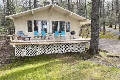 Image de Cottage isolée sur la côte nord du mont. Île déserte