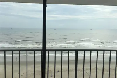 Image de Magnifique condo de vacances rénové de 2 chambres à Galveston - Great Gulf Views