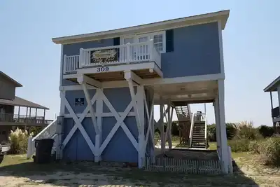 Image de Vivez l'expérience de la vie privée face à l'océan à LuLu Rose, un charmant cottage avec 2 chambres et 2 salles de bains offrant un bain à remous sur la plage!