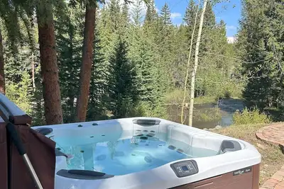 Image de Spectaculaire Breck Maison - 1 mile de la ville - bain à remous, et Plus