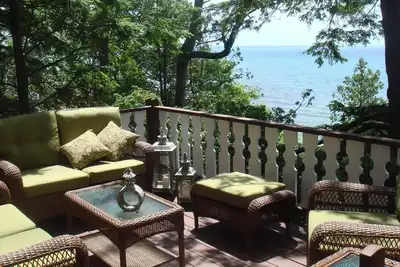 Image de Ne pas manquer celui-ci; Sur le lac Michigan dans une belle forêt isolée.
