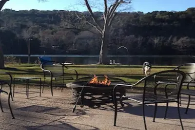 Image de Lake Austin, Bord De L'Eau, Embarcadère pour bateaux, Foyer pour chiens et amis pour la famille et les amis
