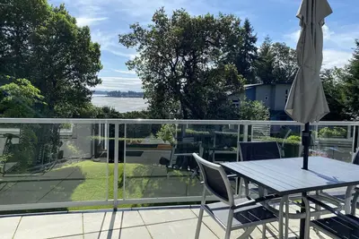 Image de Waterfront Parksville 2 chambres, 2 salles de bain Ă Tanglewood