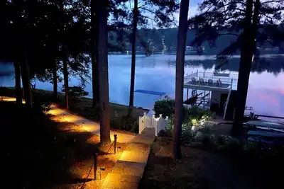 Image de Vues incroyables! Kayaks! Énorme Dock w / jump gate! Table de billard et ping-pong!