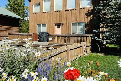 Image de Island Park Retreat pour 10 personnes! Juste 22 Miles Pour Ynp! Tarifs d'hiver réduits!
