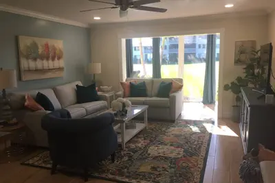 Image de Magnifique condo 2 Br 2 Bath entièrement rénové dans Ocean Village!