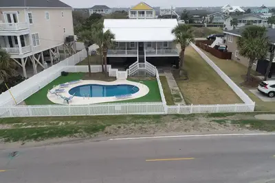2e rangée - Piscine privée - Putting green, accès direct à la plage devant la maison!