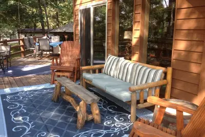Image de Maison de style chalet en cèdre sur le lac du diable
