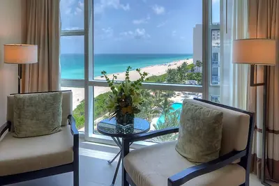 Image de Le Carillon Hôtel Une chambre avec deux lits Queen, Great Ocean et Beach View