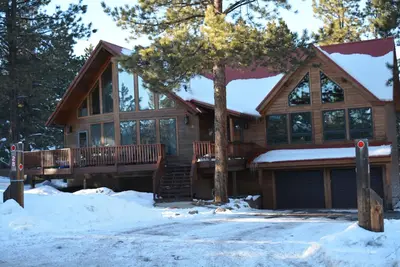 Image de Cozy Mtn Home ~ 5 chambres / 3 salles de bain, grand salon ~ 1 mile de la station de ski