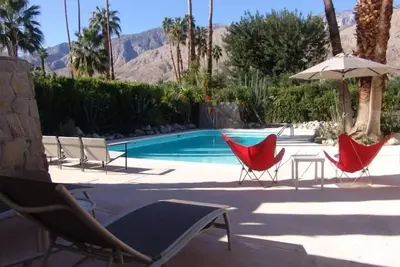 Image de Pozo Profundo. Un Classique Mid-Century Vue Sur La Montagne Avec Piscine Et Spa