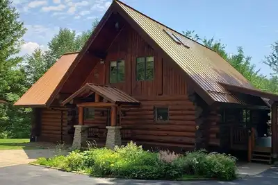 Image de Superbe maison en bois rond dans le véritable \"coeur\" du Wisconsin.