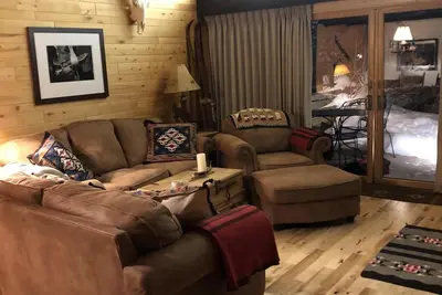 Image de Ne manquez pas ce Townhome à la montagne, idéal pour les familles, piscine d'été