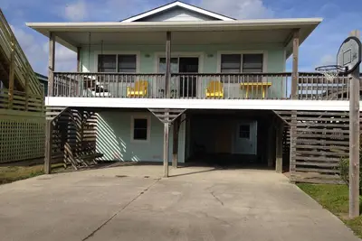 Image de Maison de plage joliment décorée avec toutes les commodités dont vous avez besoin à quelques pas de l'océan