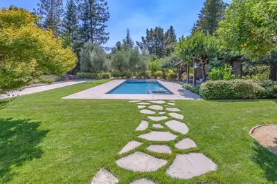 Image de motifs spectaculaires, nouvelle maison, piscine, spa, près de la place de Sonoma, à côté de caves!