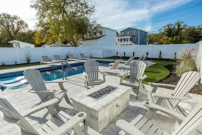 Image de Maison neuve et moderne! Belle 4br Beach Home Marche rapide ou à vélo à la plage!