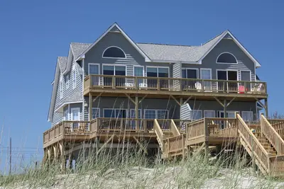 Image de Duplex rénové face à l'océan et magnifiquement décoré