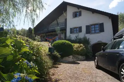 Image de Spacieuse maison de style chalet, tout confort, Wifi, barbecue, grand jardin, jusqu'Ă 11 personnes