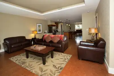 Image de Spacieux et luxueux Condo Solara Resort à Beautiful Canmore, Ab