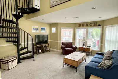 Image de Parfait Beachtown Home Away From Home!