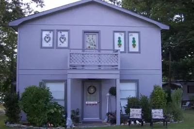 Image de 2 Story Cottage at 100+Acre Lake - Come Visit with Us!