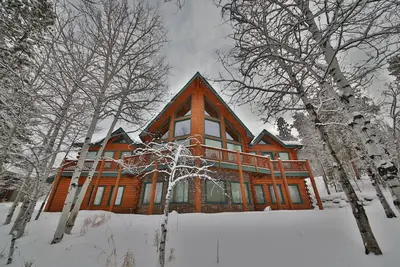 Image de 5br Luxury Mountain Home Sleeps 10-15: grand bain Ă remous, 3 espaces de vie