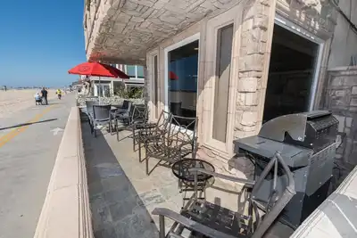 Image de Nouvelle liste! Oceanfront Downstairs Maison de vacances familiale