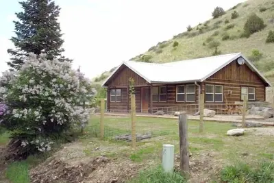 Image de Cabine privée sur 83 acres située sur Emigrant Creek