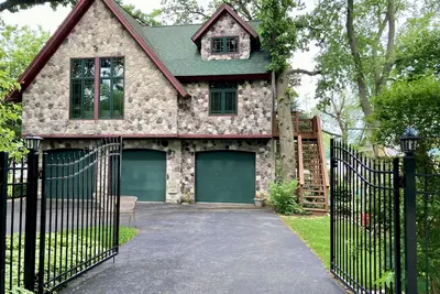 Image de Coach House Wonder Lake! Ideal for Families and Remote Workers! !
