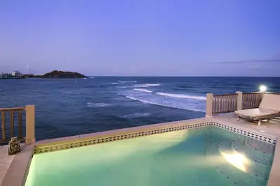 Image de Beach House Younes - 1 chambre villa en bord de mer - par Island Properties Online