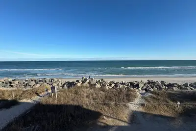 Image de Plage, s'il vous plaît: meilleure vue sur l'océan avec le confort de la maison. 2bd / 2ba