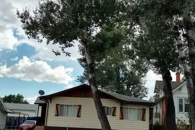 Image de Maison confortable à deux chambres dans un quartier magnifique