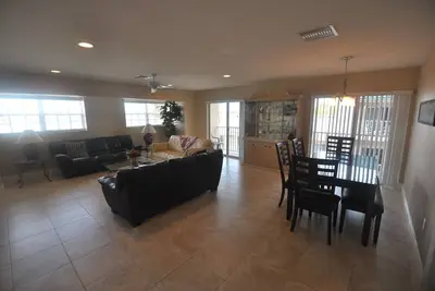 Image de Palm Bay Club - Grand condo 2/2 Bayfront - Prix raisonnable