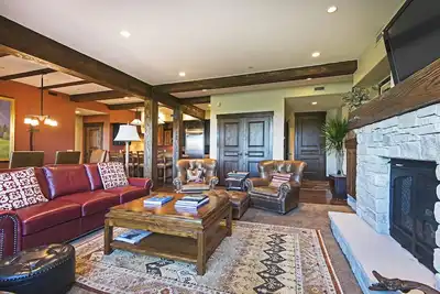 Image de Ski In / Ski Out Condo de luxe Silver Star