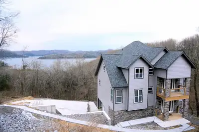 Image de Belle maison neuve avec vue imprenable sur le lac Et accès au lac