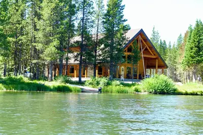 Image de Mountain Cabin sur la rivière Snake, 2 acres boisés à 20 miles de Yellowstone