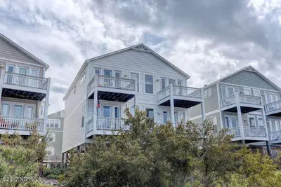 Image de Tellement de plaisir! 3 Br 3 Bath Beach House Topsail Island Surf City Nc à 5 minutes à pied