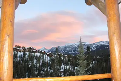 Image de Vraiment Ski In / Ski Out Condo! Spacieux - pour 11 personnes! Superbes vues sur la montagne!