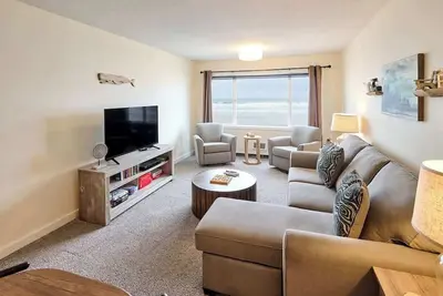 Image de 'Shore Thing' - Condo de luxe au 3ème étage avec vue sur la mer - Accès WiFi, piscine et plage!
