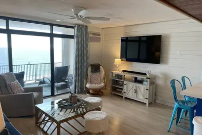 Image de High Point North 1 Br / Den. Ocean Condo avant!