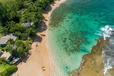 Image de La piscine isolée Meilleur Et Surfing Beach sur la rive nord