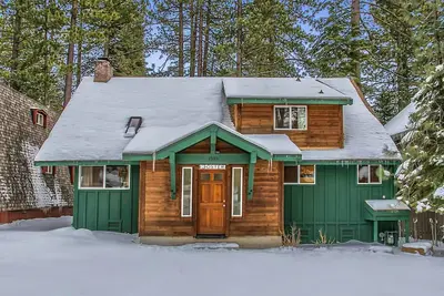 Image de Tahoe Park 4 Br 3 Ba, à pied de Lake Tahoe, bain à remous, animaux de compagnie, pas de location de ski