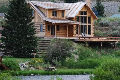 Image de Cabine Riverfront sur le Madison! 35 minutes de Yellowstone Nat'l Park! !